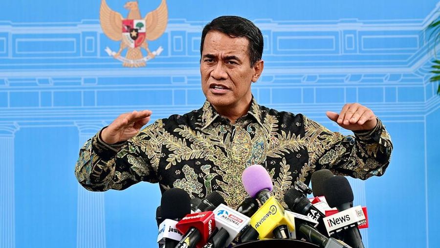 Mentan Amran memastikan kelangkaan BBM tidak mengganggu distribusi pangan Sulsel, sementara pemerintah mengatur antrean dan memperkuat pasokan di SPBU. Hal ini disampaikan Mentan Amran di sela-sela kegiatan di Unismuh Makassar, Sabtu 12 September 2026.