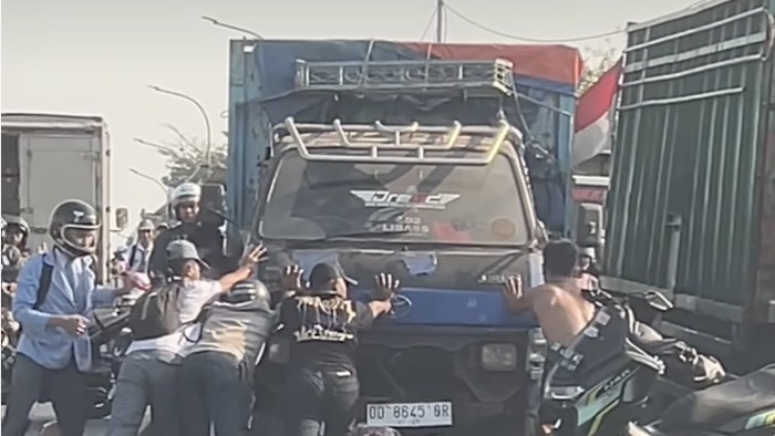 Kecelakaan maut terjadi di Jalan Galangan Kapal, Kecamatan Tallo, Kota Makassar, Selasa (29/9/2026) sore. Balita 2 tahun tewas. Dok. Istimewa.