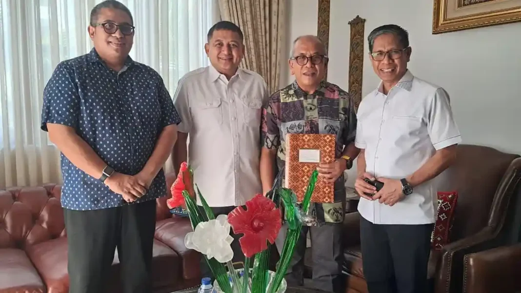 Wali Kota Makassar Munafri Arifuddin pamit dari Golkar dan mundur sebagai Ketua DPD II. Surat pengunduran diri diserahkan langsung ke IAS di Batu Putih.
