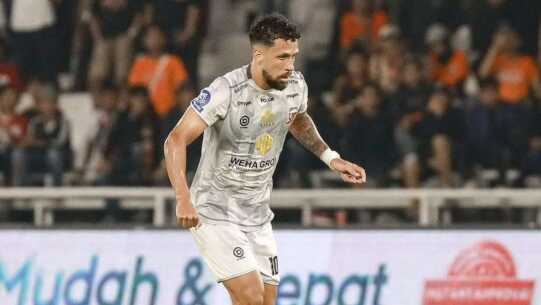 Madura United unggul 1-0 atas PSM Makassar setelah Iran Junior mencetak gol cepat pada menit keenam di Stadion Gelora BJ Habibie.