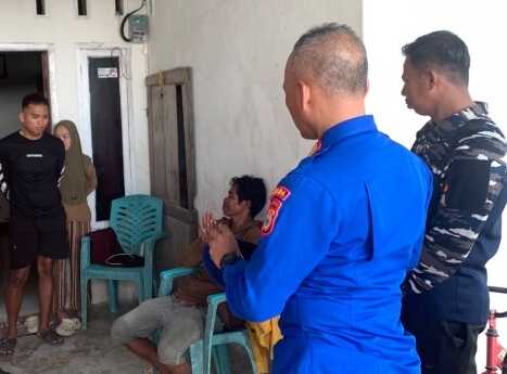 Nelayan Waetuwo Bone, Sompe, ditemukan selamat setelah dua hari terombang-ambing di laut akibat mesin perahu katinting rusak dan cuaca buruk