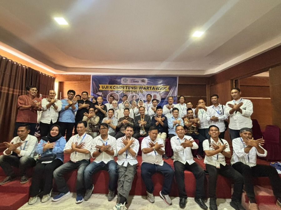 SMSI bersama PWI sukses menggelar UKW di Soppeng pada 28-30 Oktober 2026. Kegiatan ini diikuti 30 wartawan, termasuk empat wartawan SulawesiPos.com yang dinyatakan kompeten.