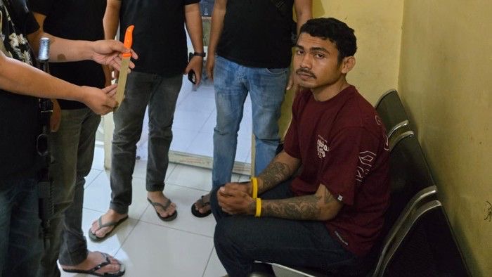 Polisi menangkap Andika alias Gerandong yang diduga menodongkan pisau dan merampas HP mahasiswi di indekos kawasan Tamalate, Makassar