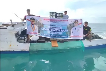 Apartemen ikan di Desa Kupa, Barru, membantu nelayan memperoleh tangkapan hingga 6 ton ikan bakuta dalam setengah hari dengan nilai taksiran Rp200 juta.