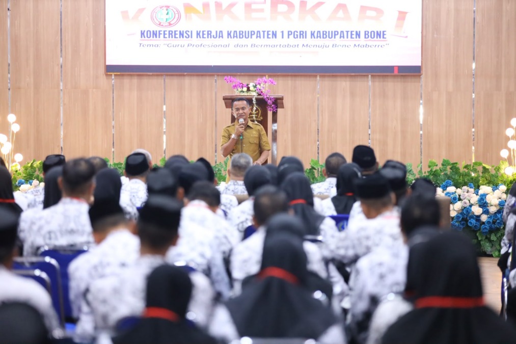 Bupati Bone Andi Asman Sulaiman mendorong guru meningkatkan profesionalisme dan inovasi pembelajaran untuk memperkuat kualitas pendidikan