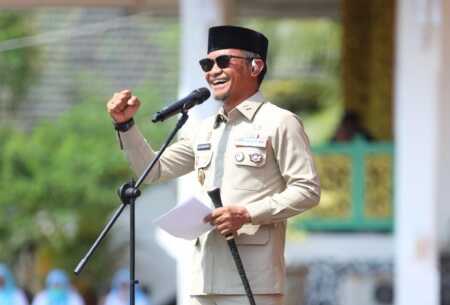 Bupati Bone Andi Asman Sulaiman mengimbau masyarakat memakai masker dan menjaga kesehatan menyusul kabut serta kualitas udara tidak sehat di sejumlah wilayah Sulawesi Selatan