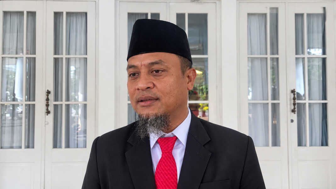 Gubernur Sulawesi Selatan Andi Sudirman Sulaiman mengatakan putusan MA belum otomatis mengakhiri jabatan Husniah