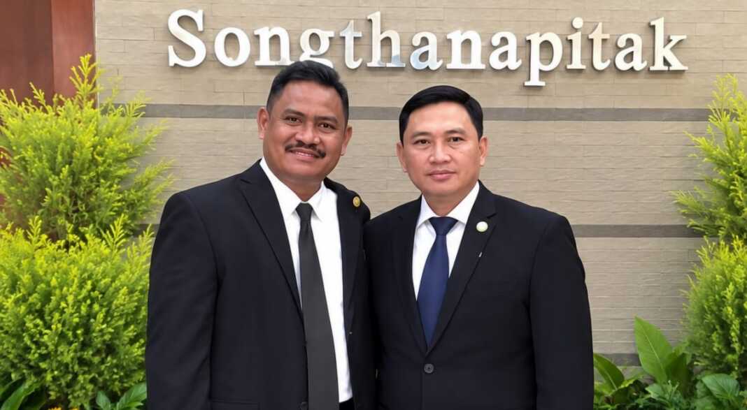 Penulis Egy Massadiah (kiri) dan Awal Chairuddin.