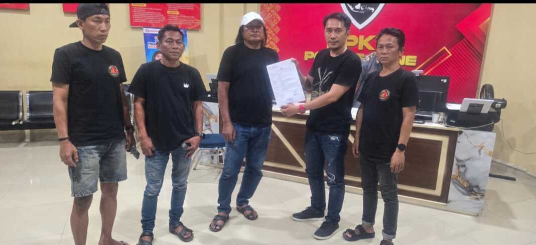 Faizal Akbar Arasy yang diduga pemilik akun Instagram Lambe Turah Bone dilaporkan Irwan ke Polres Bone atas dugaan penyebaran berita bohong