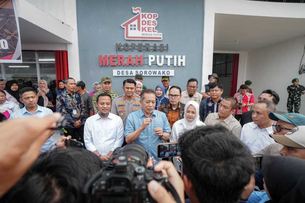 Gubernur Sulsel Andi Sudirman Sulaiman menyebut 70 persen produk di gerai Kopdes Merah Putih Sorowako, Luwu Timur, merupakan produk lokal