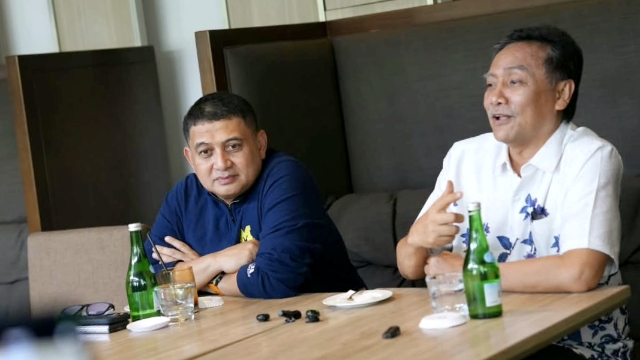 Wali Kota Makassar Munafri Arifuddin bersama politisi Demokrat Andi Alifian Mallarangeng