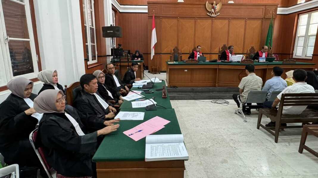 Sidang korupsi bibit nanas Rp52,4 Miliar bongkar tanam ilegal di lahan PTPN hingga penyerahan uang Rp800 juta di parkiran McD Makassar, 6 saksi kuatkan dakwaan.