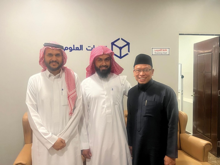 Direktur SPIDI Makkah Dr Muthahhir Arif menyebutkan pihaknya juga melibatkan Jam'iyyah Al-Balad Al-Amin Al-'llmiyyah Makkah, lembaga di bawah Kementerian Pendidikan Arab Saudi.