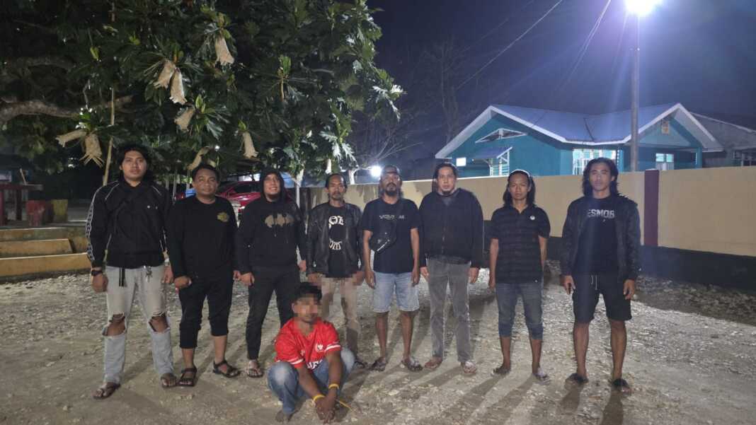 Terduga pelaku pencurian rumah kosong yang ditangkap Resmob Polres Bone di Kabupaten Pinrang