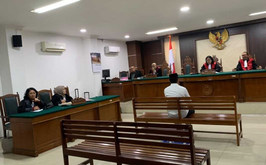 Mantan polisi Pirman divonis 15 tahun penjara atas pembunuhan juniornya. JPU dan terdakwa sama-sama menyatakan banding.
