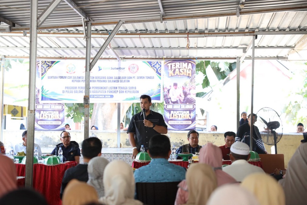 Perbaikan PLTS di Pulau Balang Caddi, Kabupaten Pangkep, untuk memulihkan akses listrik masyarakat