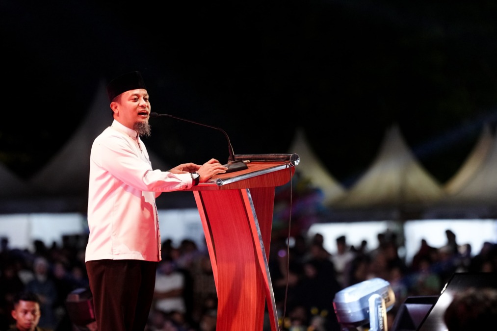 Gubernur Andi Sudirman Sulaiman saat menghadiri Sulsel Expo 2026 UMKM dan Ekosistem Haji dan Umrah di Taman Hasanuddin, Gowa, Sabtu (17/10/2026)