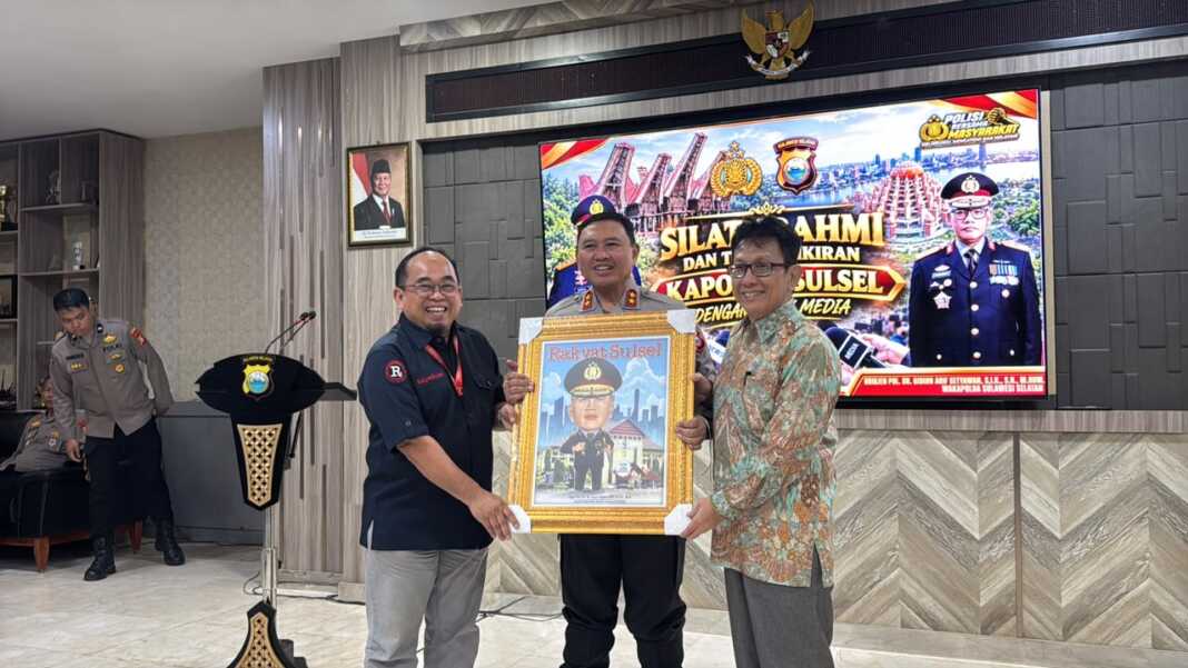 Kapolda Sulsel Irjen Awal Chairuddin bersama Ketua PWI Sulsel Suwardi Thahir dan Direktur Rakyat Sulsel Daswar Rewo