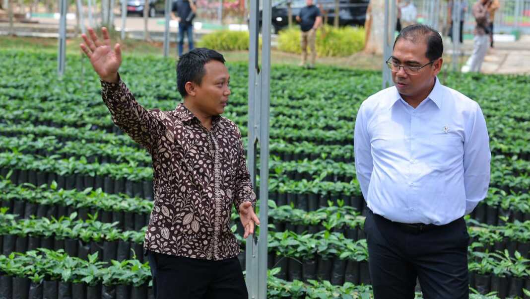 Wamentan Alim Setiawan Slamet mendorong percepatan hilirisasi perkebunan melalui kolaborasi balai riset, perguruan tinggi, dan industri untuk meningkatkan nilai tambah serta daya saing komoditas kopi dan kakao.
