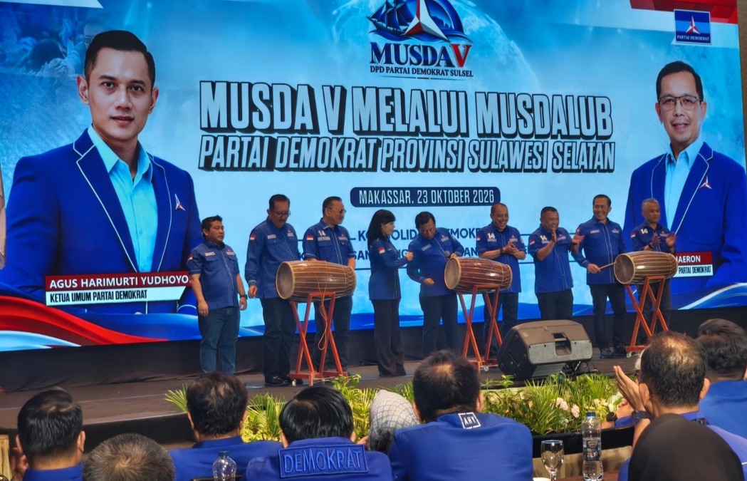 AHY buka Musda V Partai Demokrat Sulsel di Hotel Claro Makassar. Munafri Arifuddin jadi calon tunggal dengan dukungan penuh 26 suara untuk kepemimpinan periode baru.