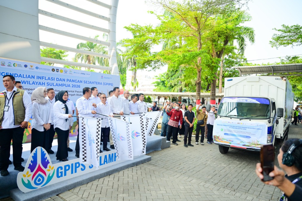 Wakil Gubernur Sulsel Fatmawati Rusdi, Menteri Pertanian sekaligus Kepala Badan Pangan Nasional Andi Amran Sulaiman, Wakil Menteri Koordinator Bidang Perekonomian Dradjad Hari Wibowo dan Deputi Gubernur Bank Indonesia Thomas A.M. Djiwandono saat menghadiri Gerakan Pengendalian Inflasi dan Pangan Sejahtera (GPIPS) Sulampua 2026 di Pelabuhan Soekarno-Hatta Makassar, Jumat (23/10/2026)