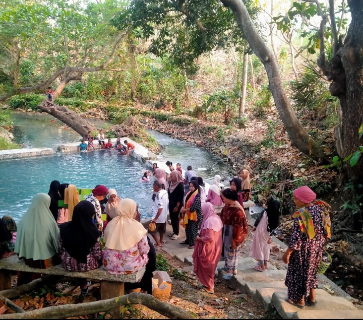 Cemme Passili’ dan Mappadendang meriahkan pesta panen warga Cabbeng, Bone. Tradisi leluhur ini menjadi ungkapan syukur sekaligus mempererat kebersamaan masyarakat Bugis