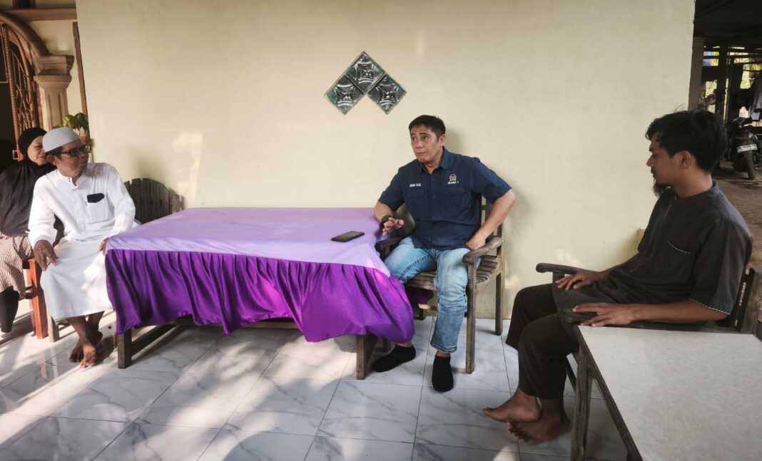 Anggota Komisi I DPR RI dari Fraksi PKB, Syamsu Rizal menggelar silaturahmi ke kediaman Kapten Kapal MT Honour 25, Ashari Samadikun, di Pacelekang, Kecamatan Pattallassang, Kabupaten Gowa.