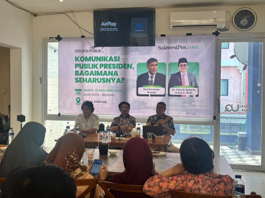 Diskusi SulawesiPos.com bertema “Komunikasi Publik Presiden, Bagaimana Seharusnya?” di Kedai Ayah Uq, Makassar, Sabtu (31/10/2026)