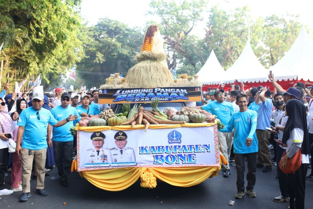 Kabupaten Bone meraih Juara I Kirab Swasembada Pangan dan Favorit II Lomba Masak Nasi Goreng pada HUT ke-357 Sulsel 2026 dengan total hadiah Rp105 juta