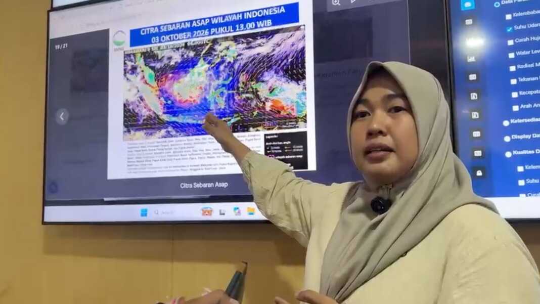 Kualitas udara Makassar dan Maros terpantau sedang hingga kurang sehat. BMKG menyebut asap karhutla dari luar Sulsel berpotensi terbawa angin, Sabtu (3/10/2026)