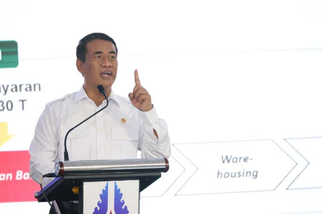 Mentan Amran menyoroti selisih harga ayam dari Rp21.000 per kg di tingkat peternak menjadi Rp46.000 di pasar dan mendorong pembenahan tata niaga pangan