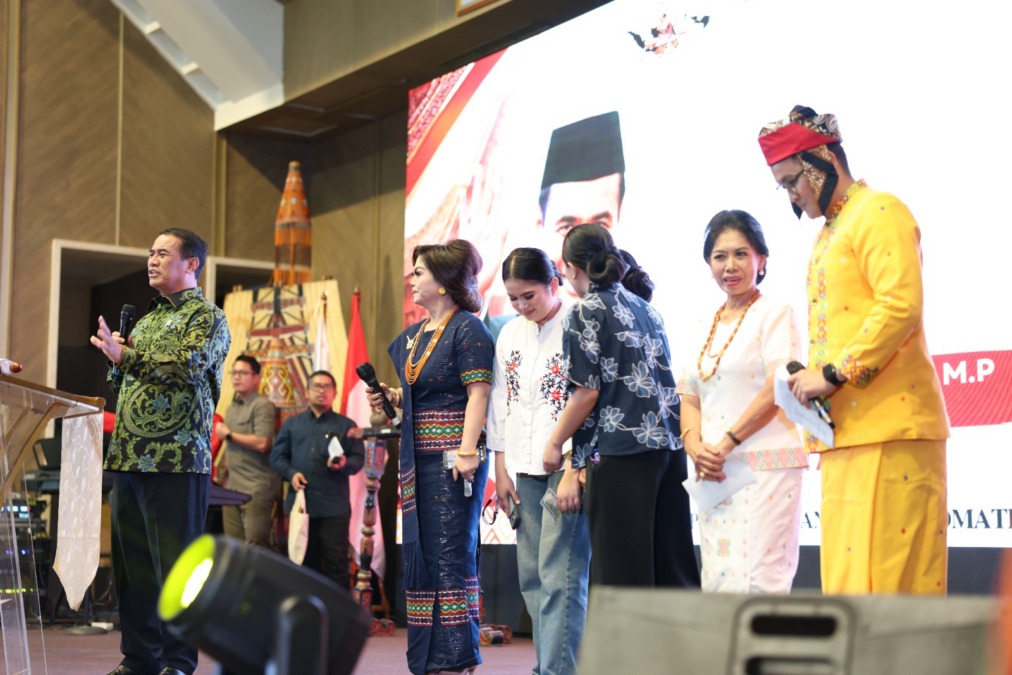 Mentan Andi Amran Sulaiman mengajak warga Toraja mengembangkan kopi, kakao, kelapa, jambu mete, dan lada saat menghadiri Mubes V PMTI, Sabtu (10/10/2026).