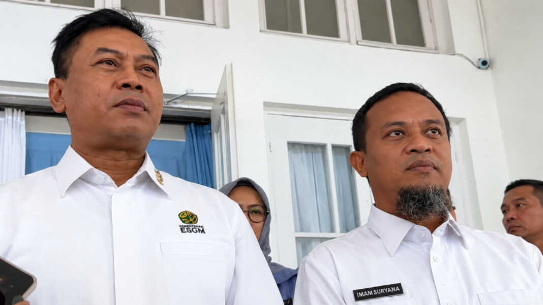Inspektur Jenderal Kementerian ESDM Komjen Pol Yudhiawan Wibisono memastikan stok Pertalite dan Solar di Sulsel mencukupi setelah antrean BBM memanjang di sejumlah SPBU pada Rabu (14/10/2026)