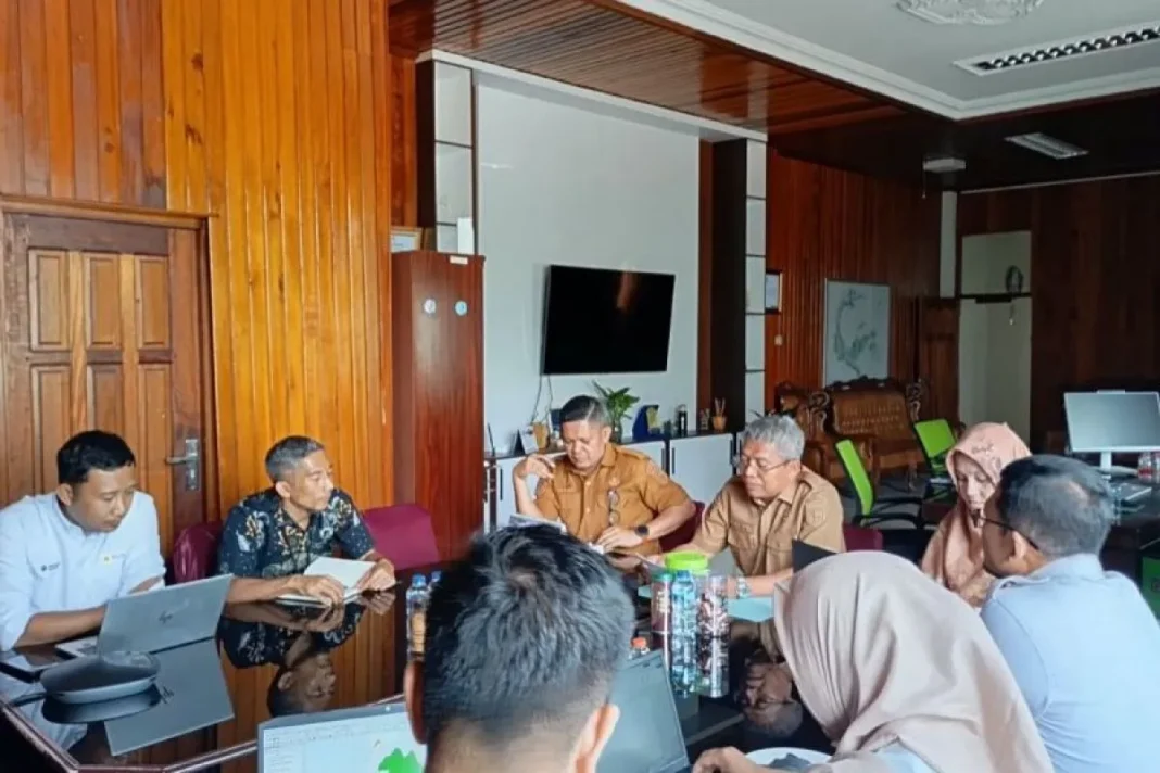 PLN UIP Sulawesi mengevaluasi pengembalian PPKH untuk proyek SUTT Poso-Ampana dan SUTT GI Luwuk-PLTMG Luwuk-GI Toili melalui koordinasi dengan instansi kehutanan
