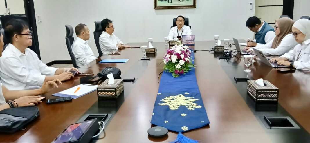 PWI Sulsel audiensi dengan Bank Indonesia (BI) Sulsel di Kantor BI Sulsel, Jalan Jenderal Sudirman, Makassar, Rabu (7/10/2026). Pertemuan itu membahas dinamika perekonomian daerah, penguatan peran pers dalam menyebarkan informasi ekonomi, serta potensi kerja sama strategis antara PWI Sulsel dan BI Sulsel.