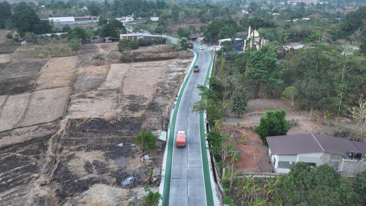 Pembangunan jalan Burung-Burung–Bili-Bili turut diarahkan untuk menyediakan ruang yang memadai bagi pejalan kaki dan pesepeda