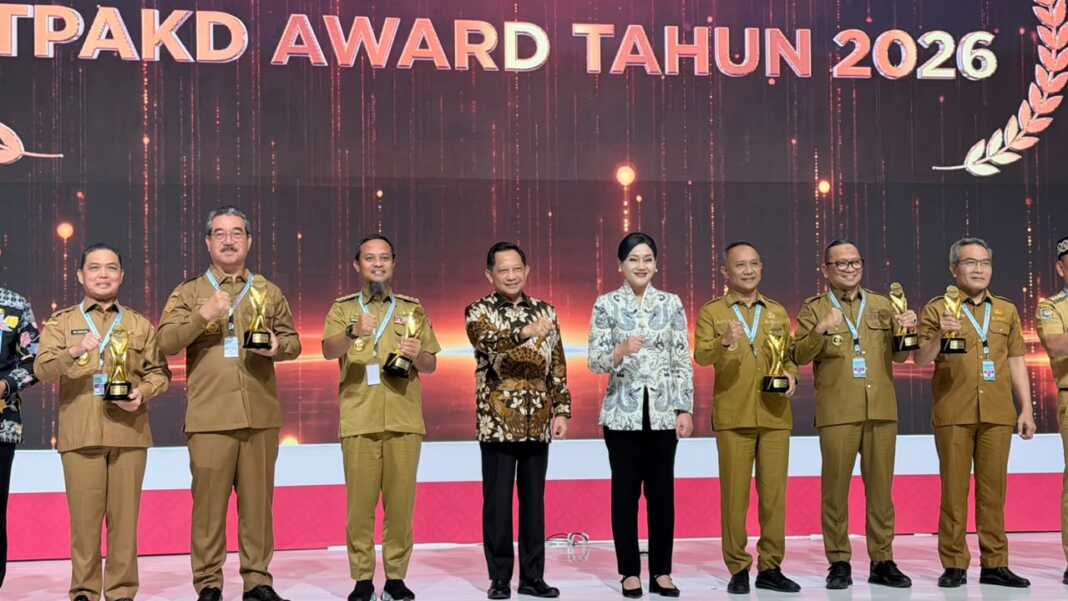 Pemkot Makassar meraih Terbaik I Jamsostek Award 2026 berkat program Makassar Berjasa yang melindungi 81.000 pekerja rentan dan pekerja keagamaan.