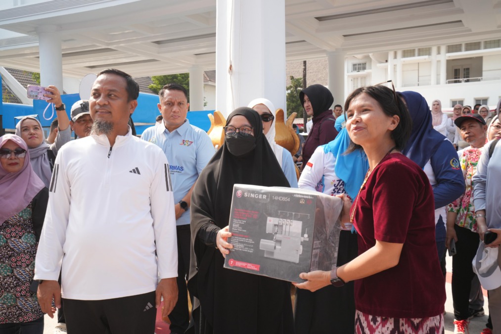 Pemprov Sulsel menyalurkan 269 unit peralatan usaha kepada pelaku UMKM pada HUT ke-357 Sulsel