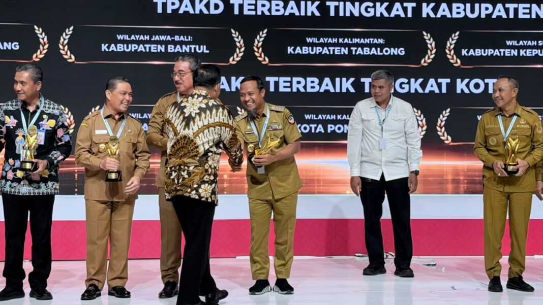 Penyaluran KUR Sulsel mencapai Rp14,65 triliun hingga Oktober 2026. Sulsel juga meraih TPAKD Award 2026 sebagai provinsi terbaik