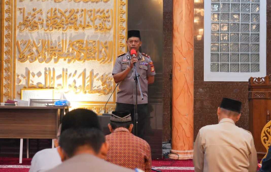Polsek Ujung Tanah menggelar Subuh Keliling di Masjid Nurul Iman, Totaka, Makassar. Warga diajak mencegah narkoba dan perkelahian kelompok