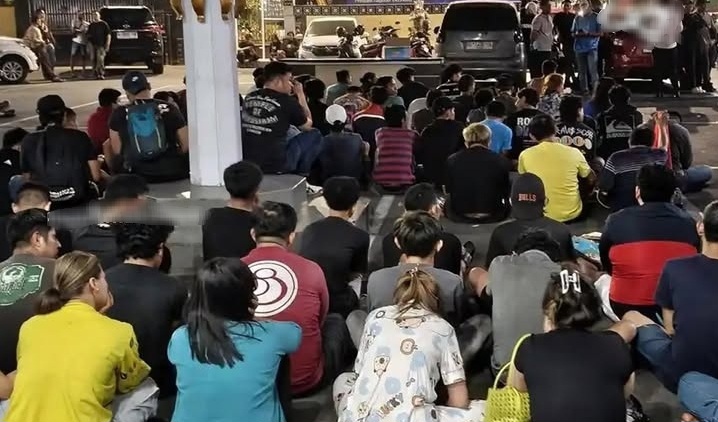 Razia kampung narkoba Borta, 104 Orang diamankan, 98 positif urine di Mapolrestabes Makassar.
