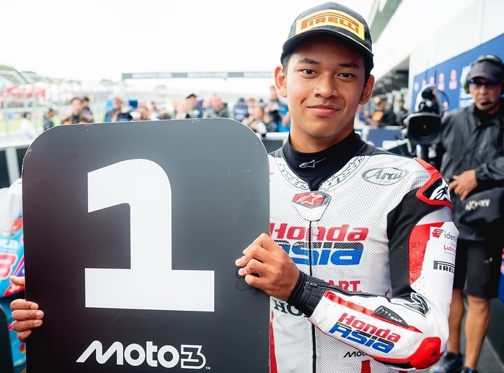 Veda Ega Pratama mengaku bahagia setelah merebut pol position pada kualifikasi Moto3 di Sirkuit Phillip Island, Australia dan mencatat sejarah bagi Indonesia