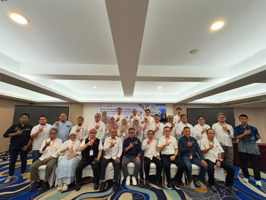 Sebanyak 12 dosen Administrasi Publik FISIP Unhas meraih sertifikasi Asesor Kompetensi Nasional untuk memperkuat sertifikasi profesi dan kesiapan lulusan memasuki dunia kerja