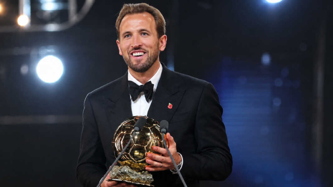 Penyerang Bayern Munchen dan Timnas Inggris, Harry Kane memenangkan Ballon d’Or 2026 dalam seremoni edisi ke-70 di London Palladium, Selasa (27/10/2026) dini hari WITA