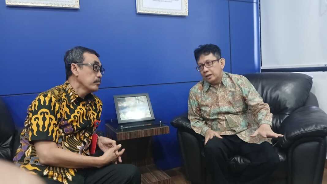 PWI Sulsel menyebut pelayanan air bersih Makassar tetap terjaga di tengah El Nino Godzilla. PDAM menyiapkan mitigasi dan layanan hingga 24 jam.