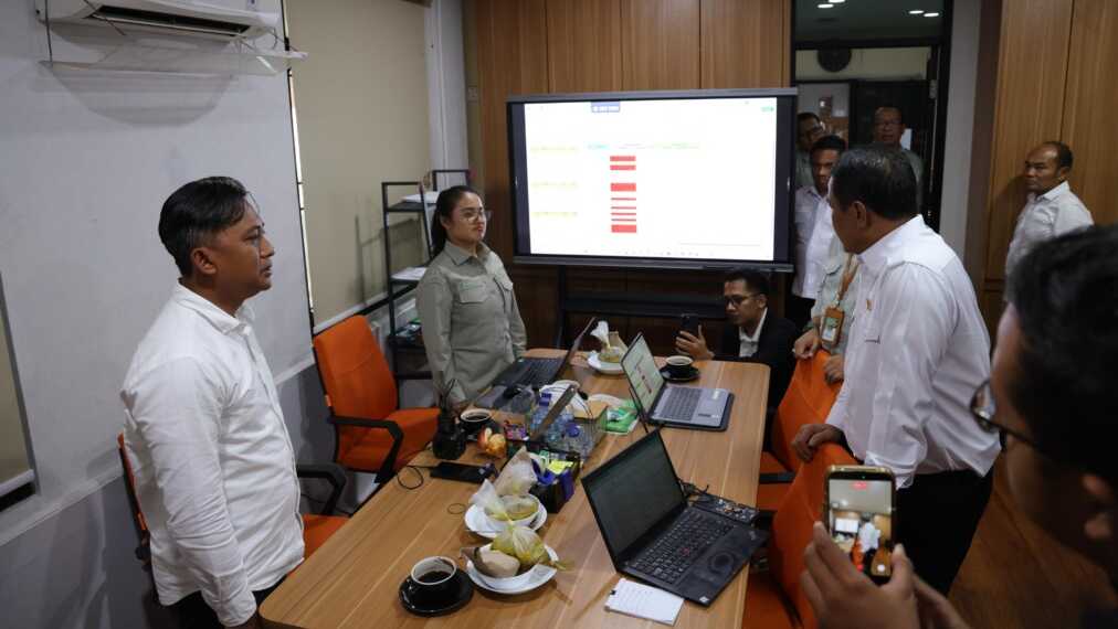 Mentan Amran sidak Kementan dan menegaskan tak boleh ada titip-titipan dalam penentuan pemenang tender. Ia juga menyoroti disiplin pegawai.