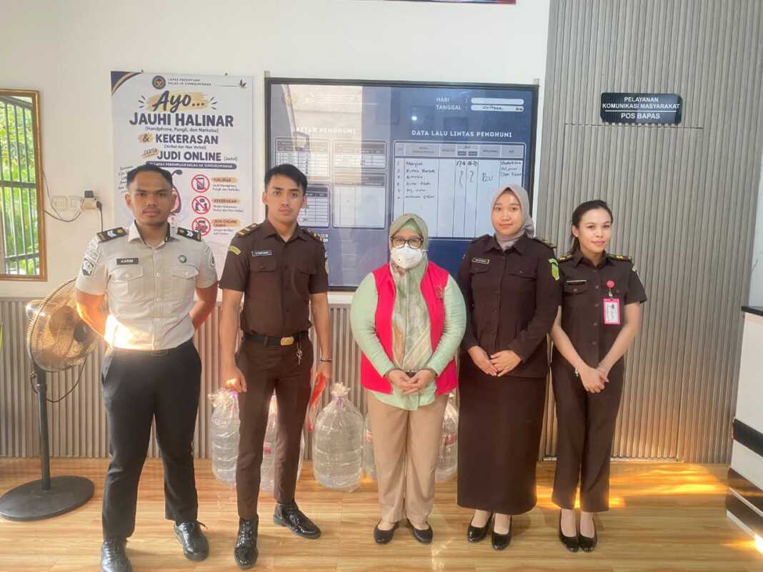 Jaksa Kejari Gowa mengeksekusi terpidana kasus korupsi JKN RSUD Gowa, dr Ummu Salamah ke Lapas Wanita Sungguminasa