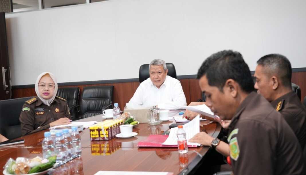 Ekspose perkara ini dipimpin langsung oleh Kajati Sulsel, Muhammad Syarifuddin, didampingi oleh Wakajati Sulsel Prihatin, dan Koordinator Nur Utami Dewi Saudi. Dari pihak Cabjari Pelabuhan, kegiatan ini dihadiri oleh Kepala Cabjari Pelabuhan, Achmad Syauki, serta Jaksa Fasilitator Andi Indra Kurniawan.
