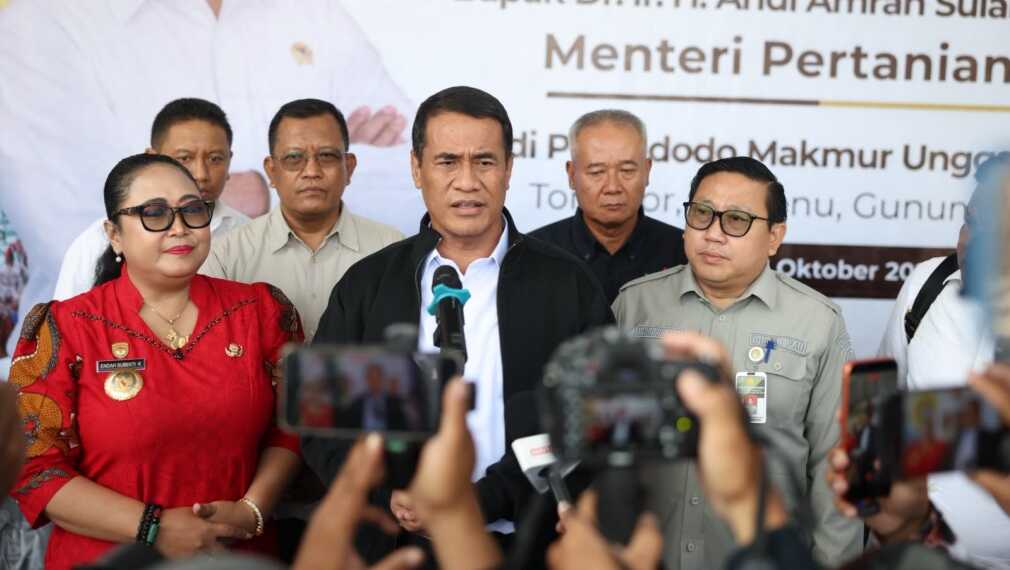 Mentan Amran menyiapkan pemeriksaan Satgas Pangan untuk mengusut kesenjangan harga ayam dan telur dari peternak hingga konsumen.