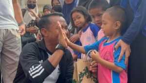 Pemkab Bone menyalurkan 1.800 produk susu untuk 450 anak guna mendukung pemenuhan gizi dan menekan stunting.